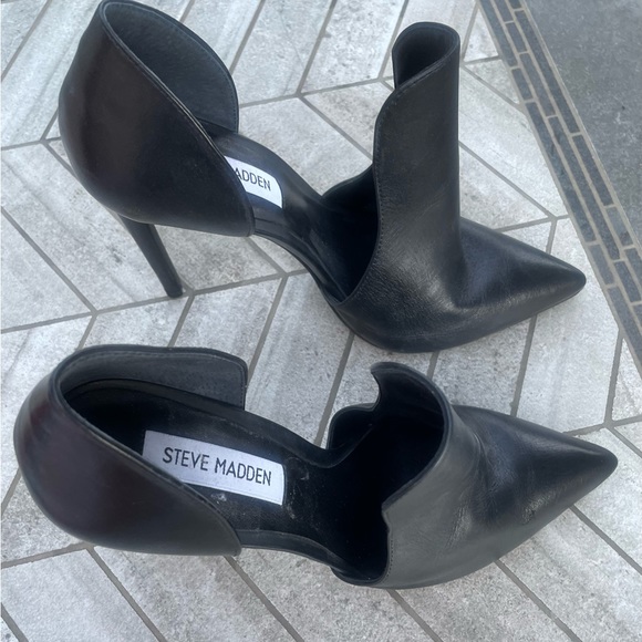 Black sexy Steve Madden open pointy 3 inch heel shoe. Never been worn. - Picture 2 of 2